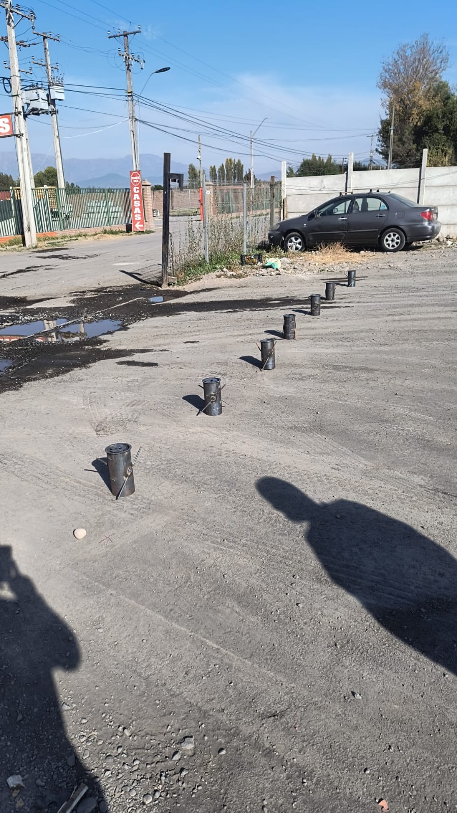 Bolardos en terreno descubierto